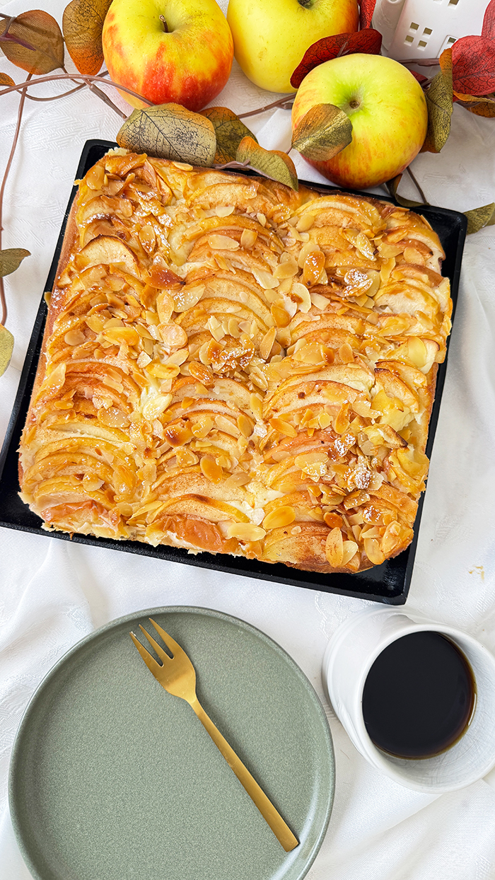 Einfaches Apfel-Schmand-Kuchen vom Blech Rezept