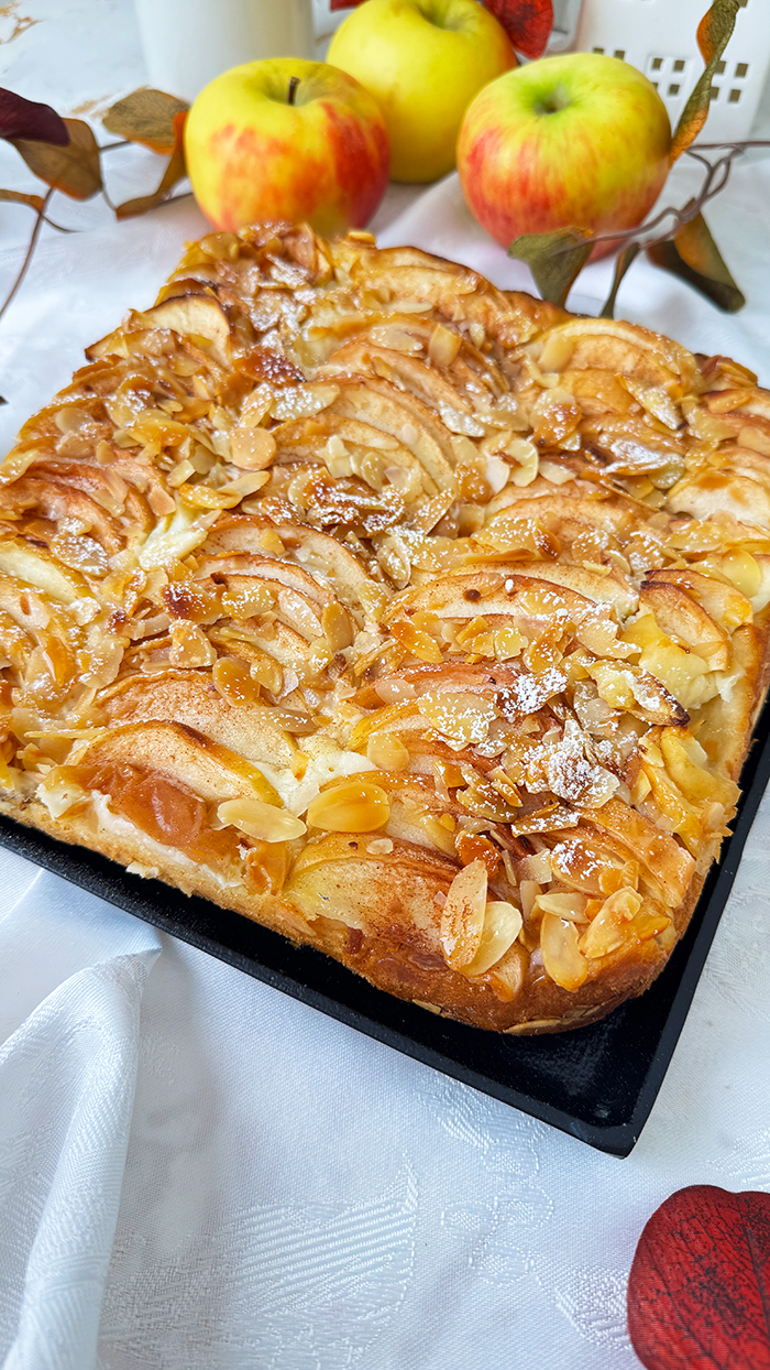 Apfel-Schmand-Kuchen vom Blech Rezept