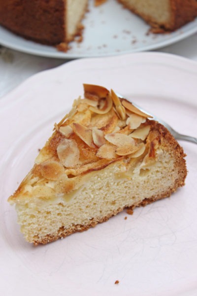 Feiner und fruchtiger Apfel-Sandkuchen mit Mandeln