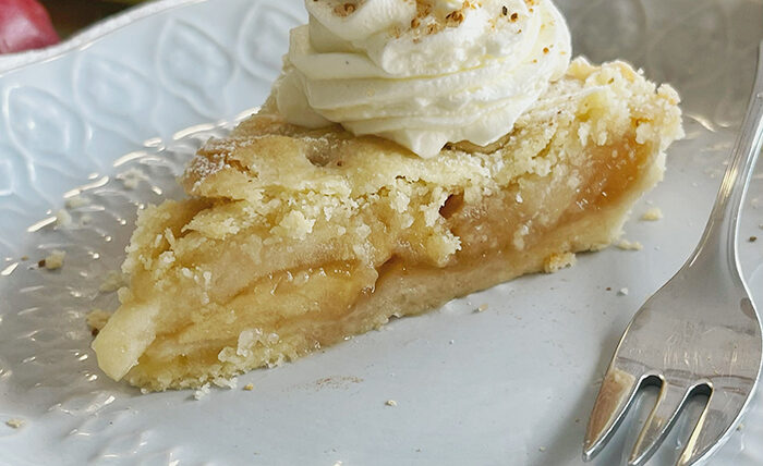 Leckerer Apfelkuchen mit Schlagsahne Rezept 4