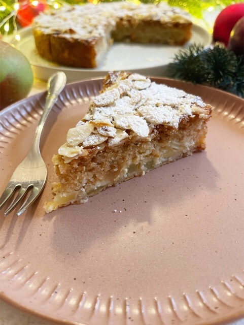 Mega leckerer Bratapfelkuchen mit Marzipan nach Omas Art