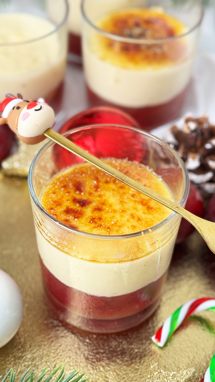 Himmlisches Créme Bruleé mit Pflaumen Dessert im Glas 