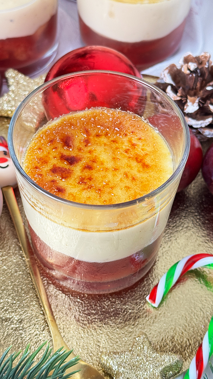 Himmlisches Créme Bruleé mit Pflaumen Dessert im Glas 