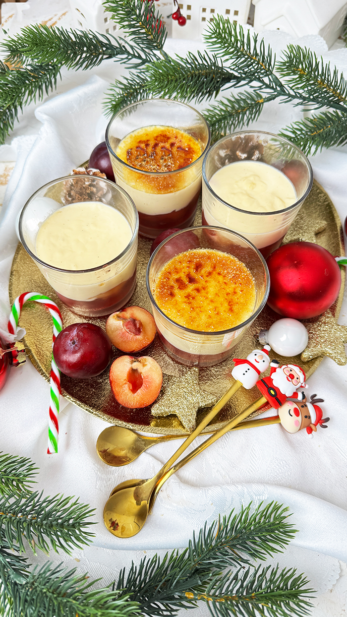 Himmlisches Créme Bruleé mit Pflaumen Dessert im Glas 