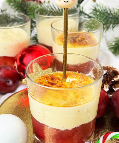 Himmlisches Créme Bruleé mit Pflaumen Dessert im Glas