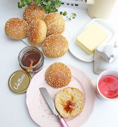 Dinkel-Körner-Haferflocken Brötchen mit LieBee Honig, Brötchen Rezept, Brötchen backen