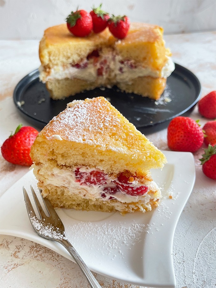 Erdbeer-victoria-sponge-cake rezept