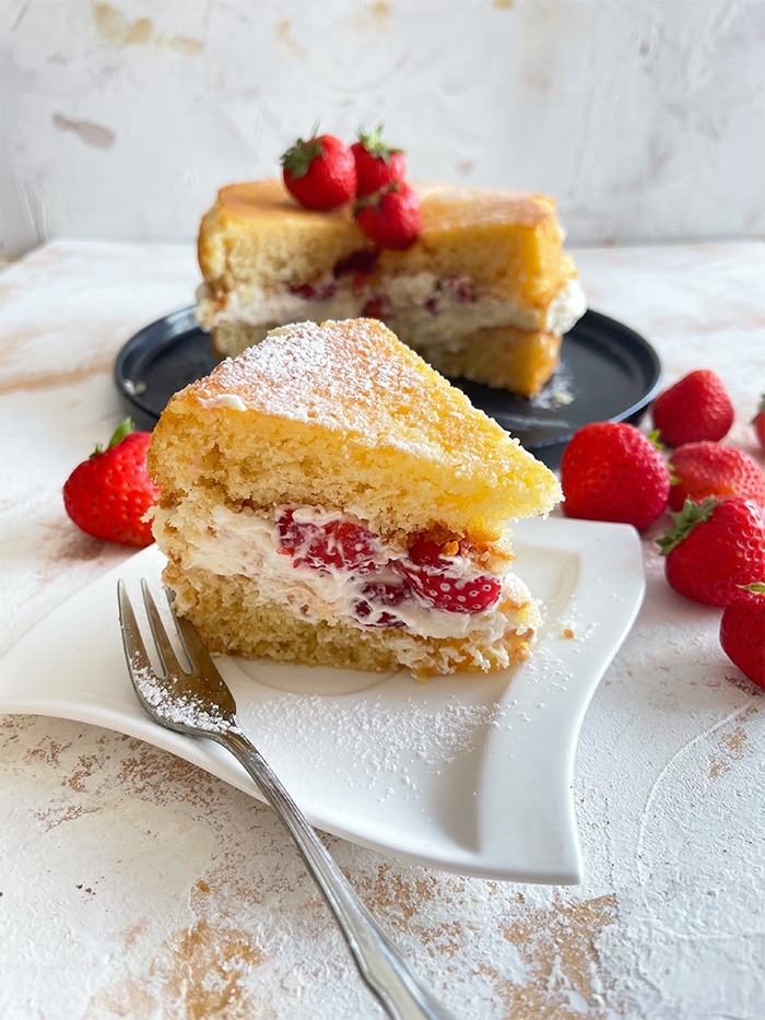 Erdbeer-victoria-sponge-cake rezept