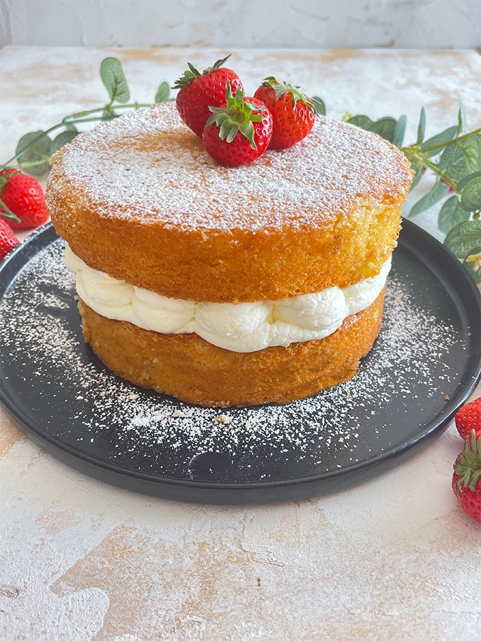 Erdbeer-victoria-sponge-cake rezept