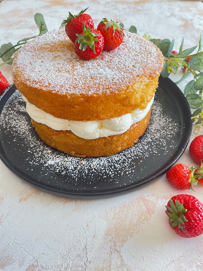 Erdbeer-victoria-sponge-cake rezept