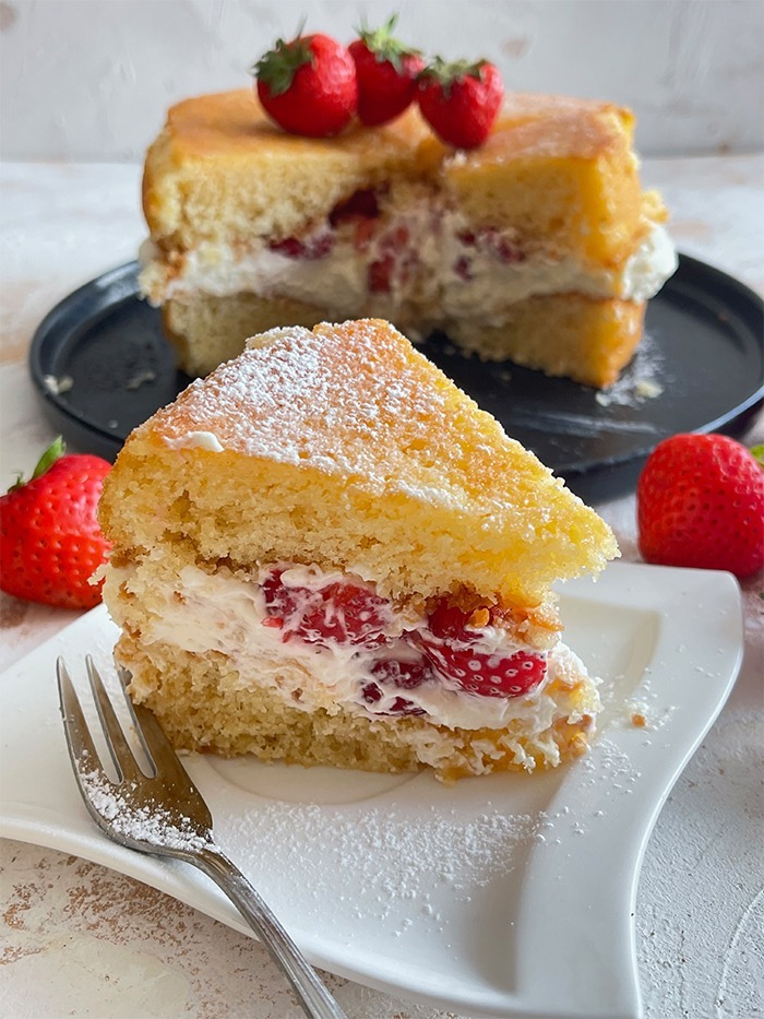 Erdbeer-victoria-sponge-cake rezept - sagenhaft cremig