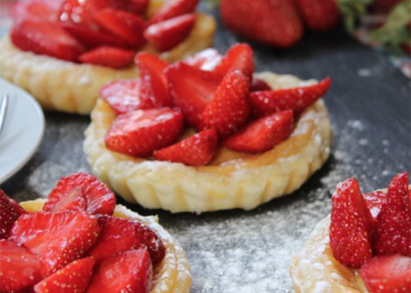 Frühstück zum Muttertag: Leckere Joghurtbrötchen in Herzform