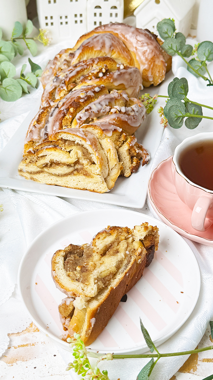 Saftiger Hefe-Nusszopf nach Omas Geheimrezept