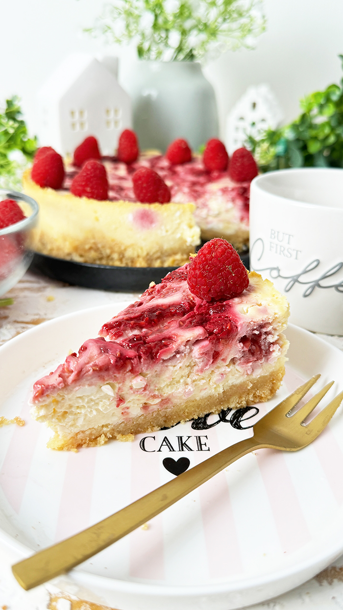 IMG Kaesekuchen mit Himbeeren 03