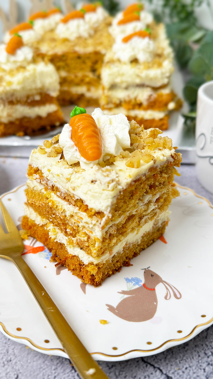 Karottenkuchen mit Mascarpone und Marzipan Deko zu Ostern