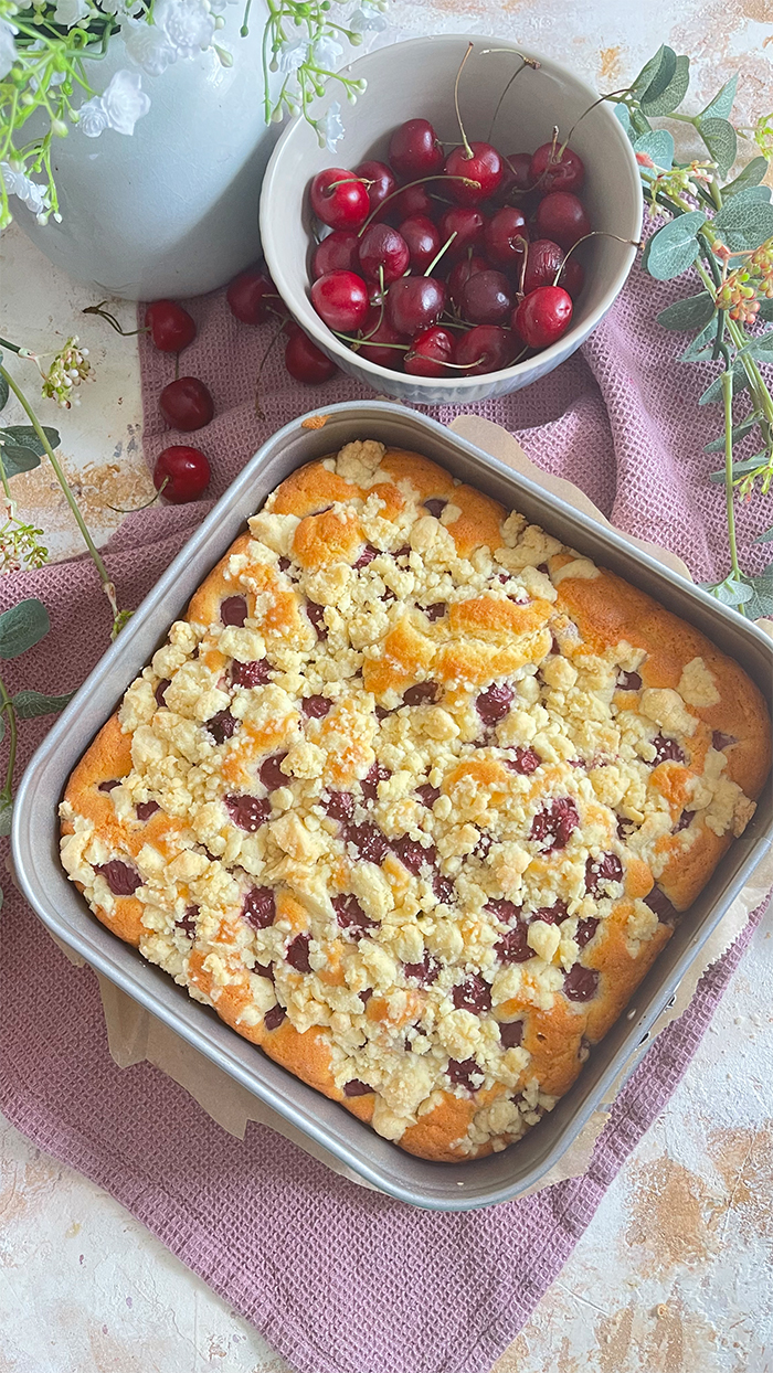 Super saftiger Kirschkuchen mit Streuseln vom Blech