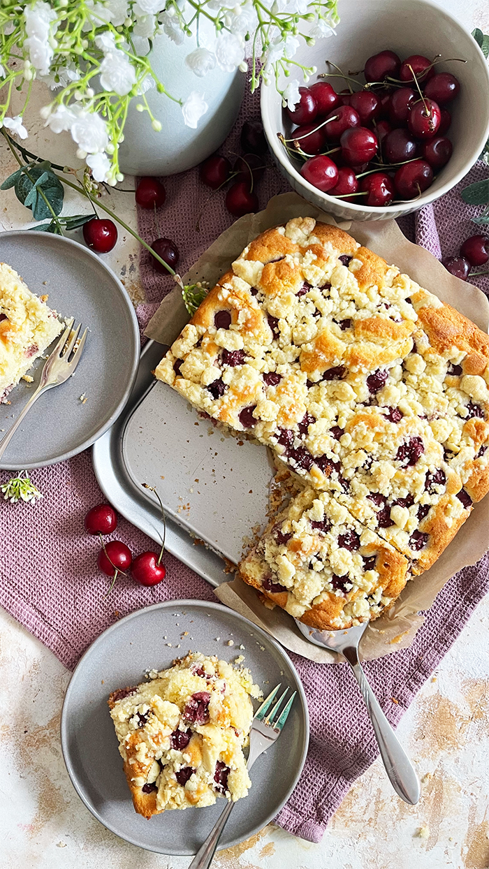 Super saftiger Kirschkuchen mit Streuseln vom Blech