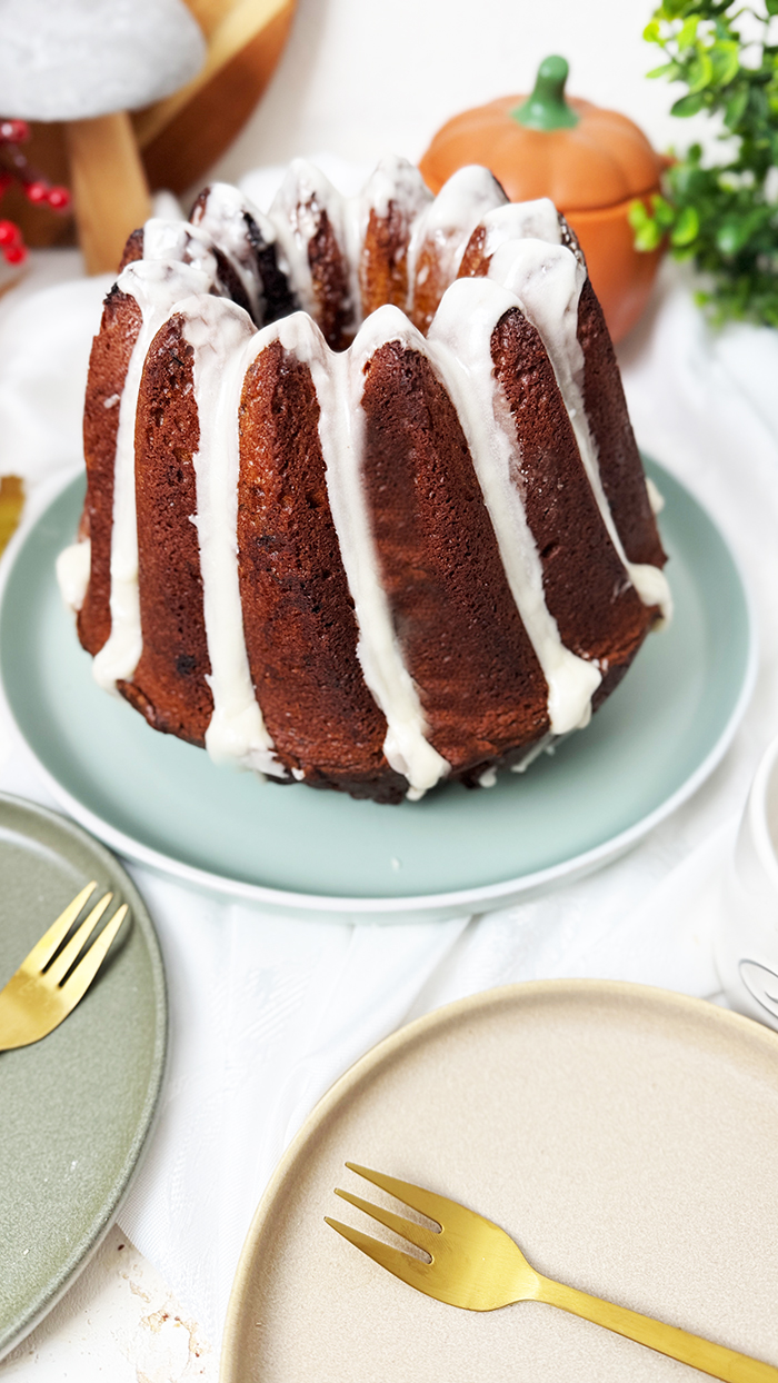 Pumpkin Spice Kuchen: Dieser herbstliche Kuchen vereint den süßen Geschmack von Kürbis mit einer warmen Gewürzmischung 