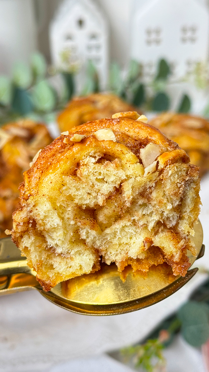 Zimtknoten auf einen Teller -Kanelknuter Rezept